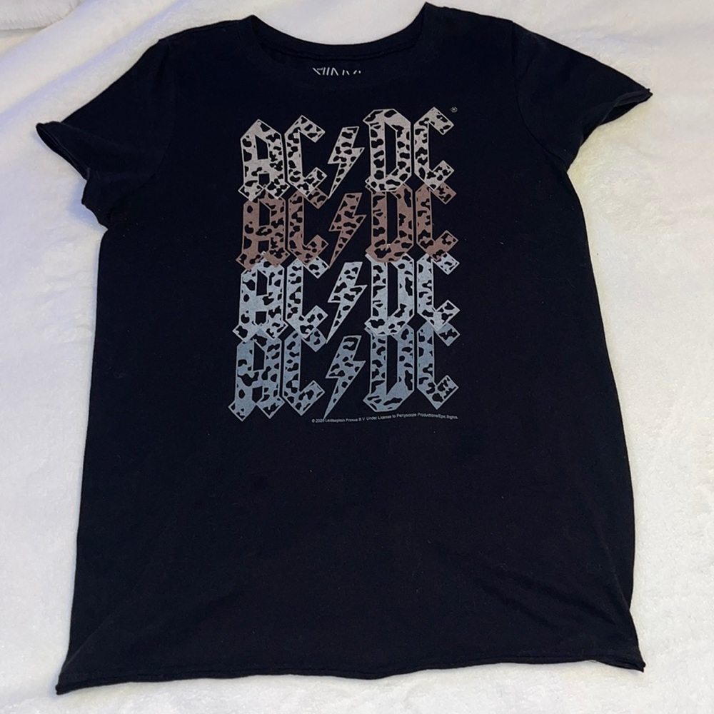 Torrid Brand AC/DC band t. Size 00/Large
